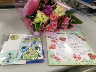 Matt先生にお送りした花束や色紙